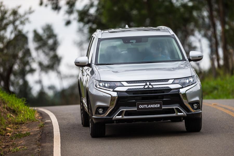  Mitsubishi Outlander HPE-S 2018 года  (LA) (фото 2 из 40)